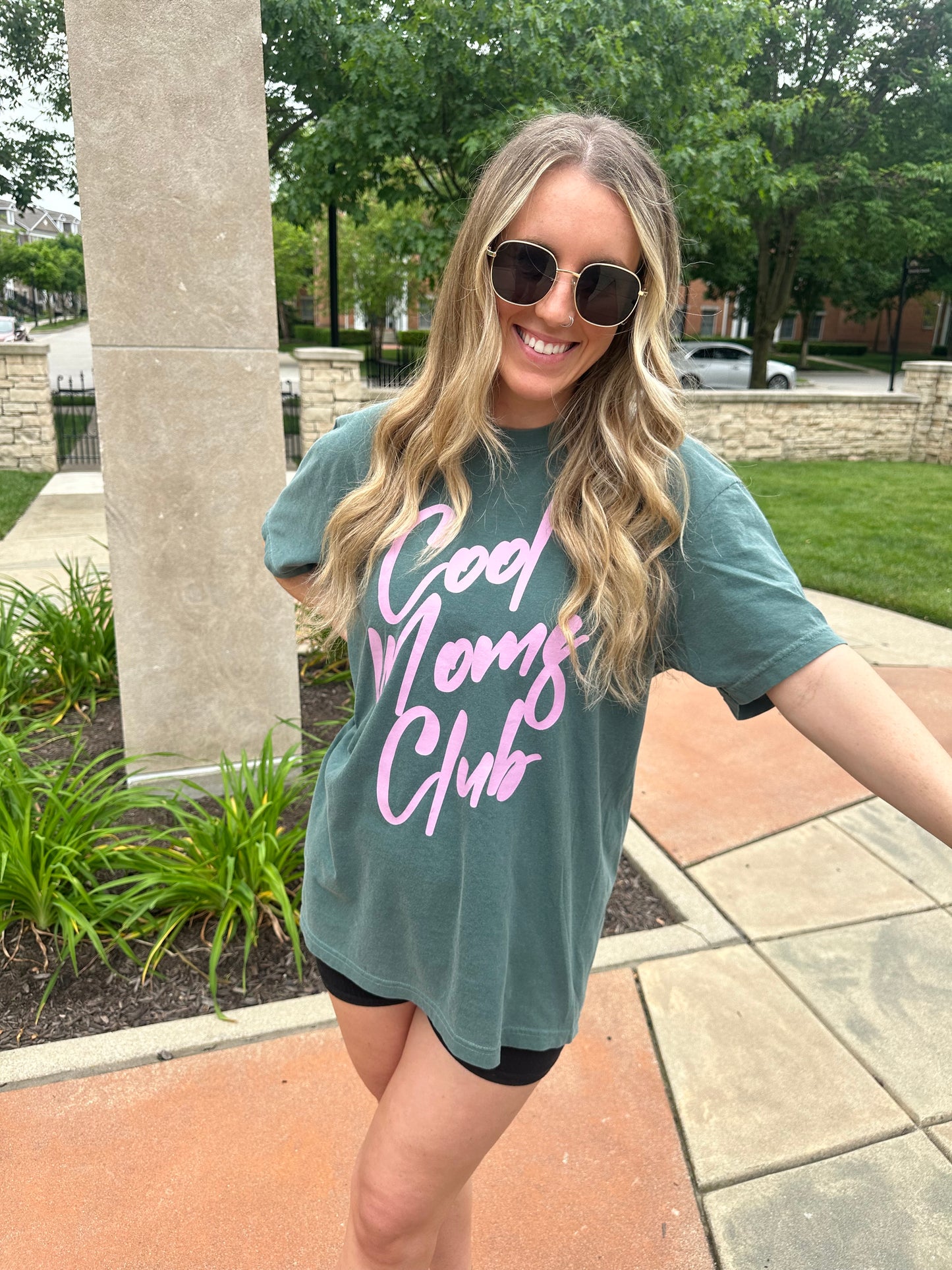 cool moms club graphic tee