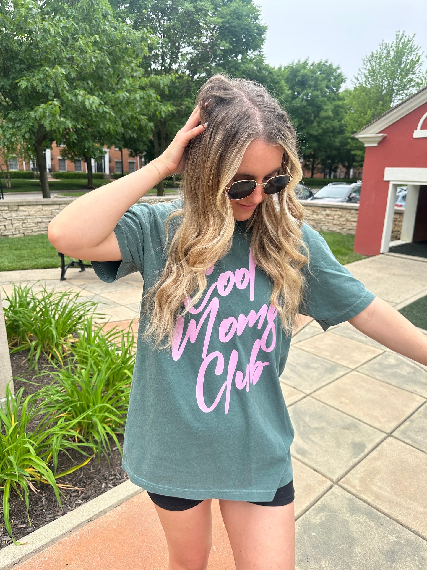 cool moms club graphic tee