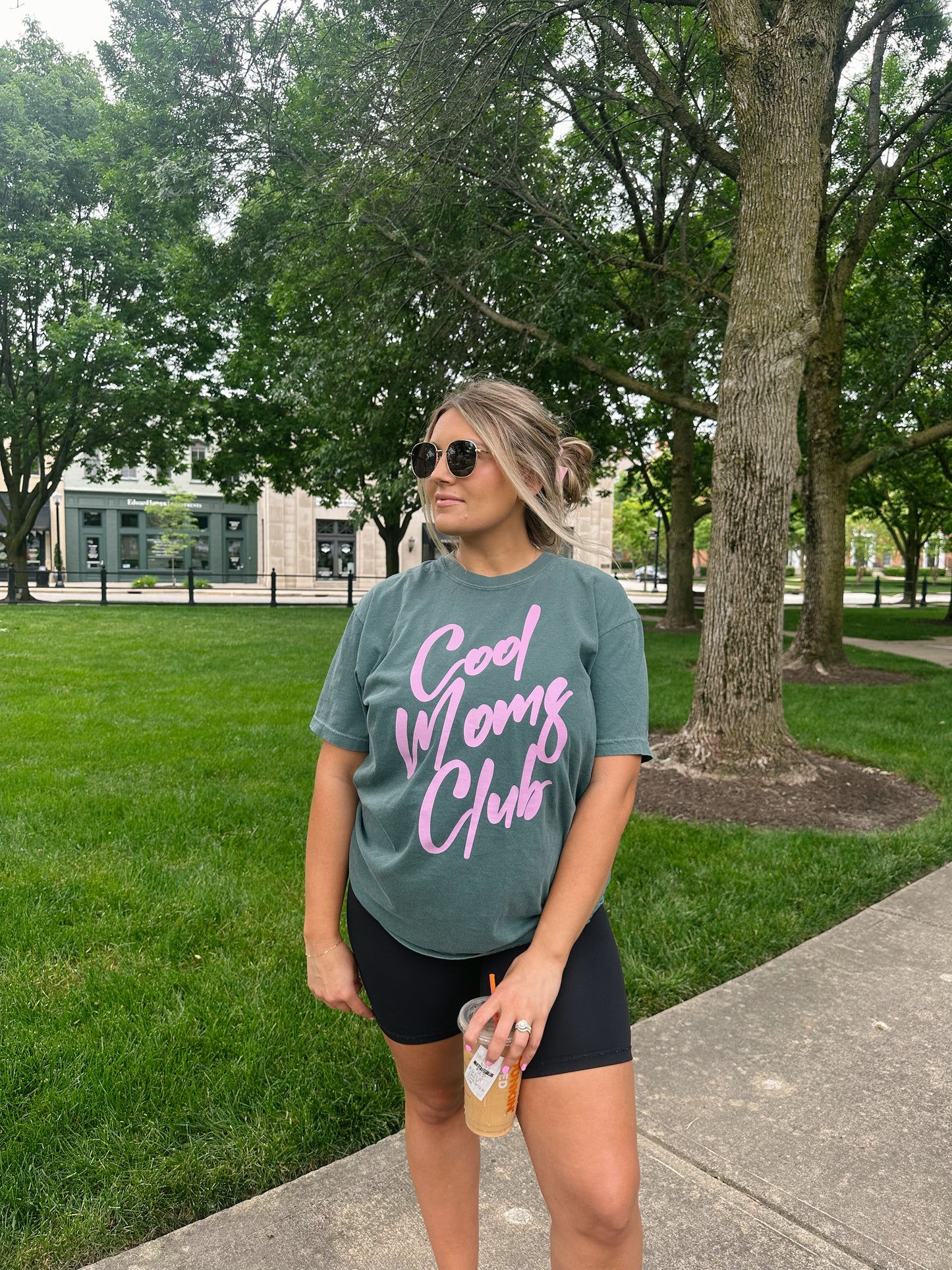 cool moms club graphic tee